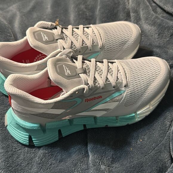 Reebok Floatzig Sneaker - Picture 2 of 6